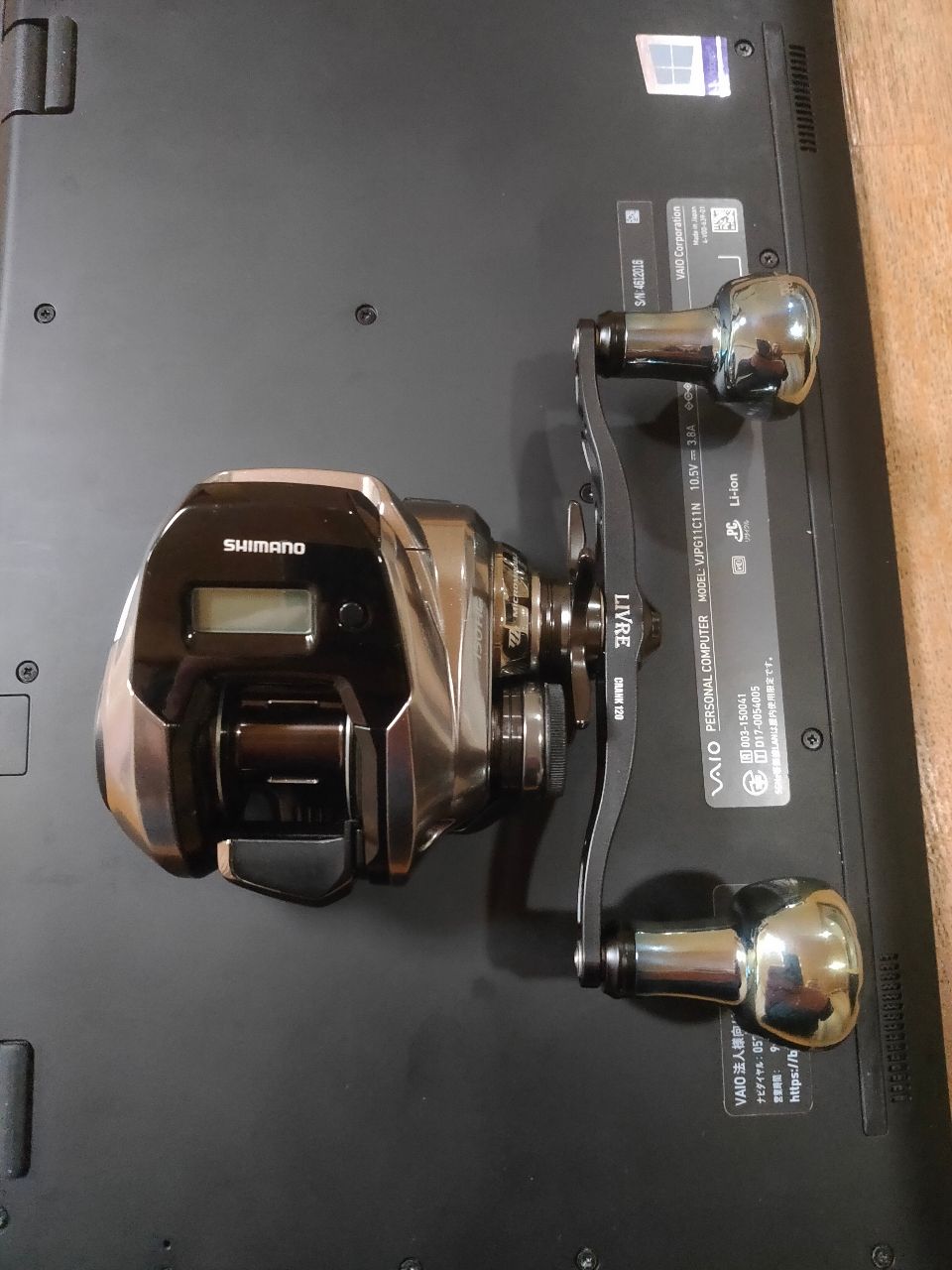 【未使用】シマノ 18 炎月 エンゲツプレミアム 150PG フォールレバー搭載 シマノ(SHIMANO) 18 炎月プレミアム 150PG(右) 037909｜アウトドア用品