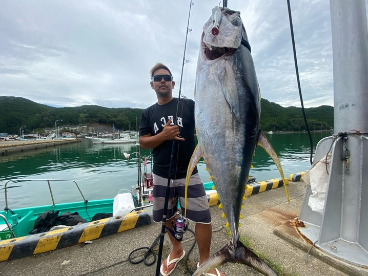 ヤマガブランクス ブルースナイパー ボートキャスティング 81/10 Blacky (TUNA Model)