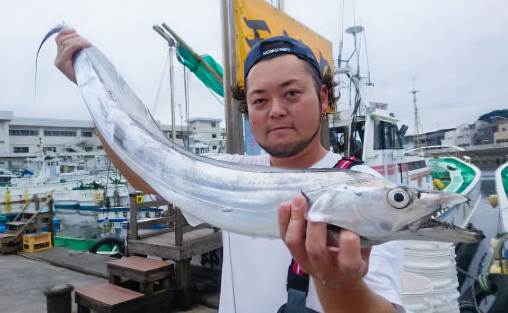 【通年】釣って楽しい！食べて美味しい！
ショートタチウオ乗り合いプラン