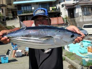 【乗合】カツオを中心に狙う！利島周辺釣りプラン